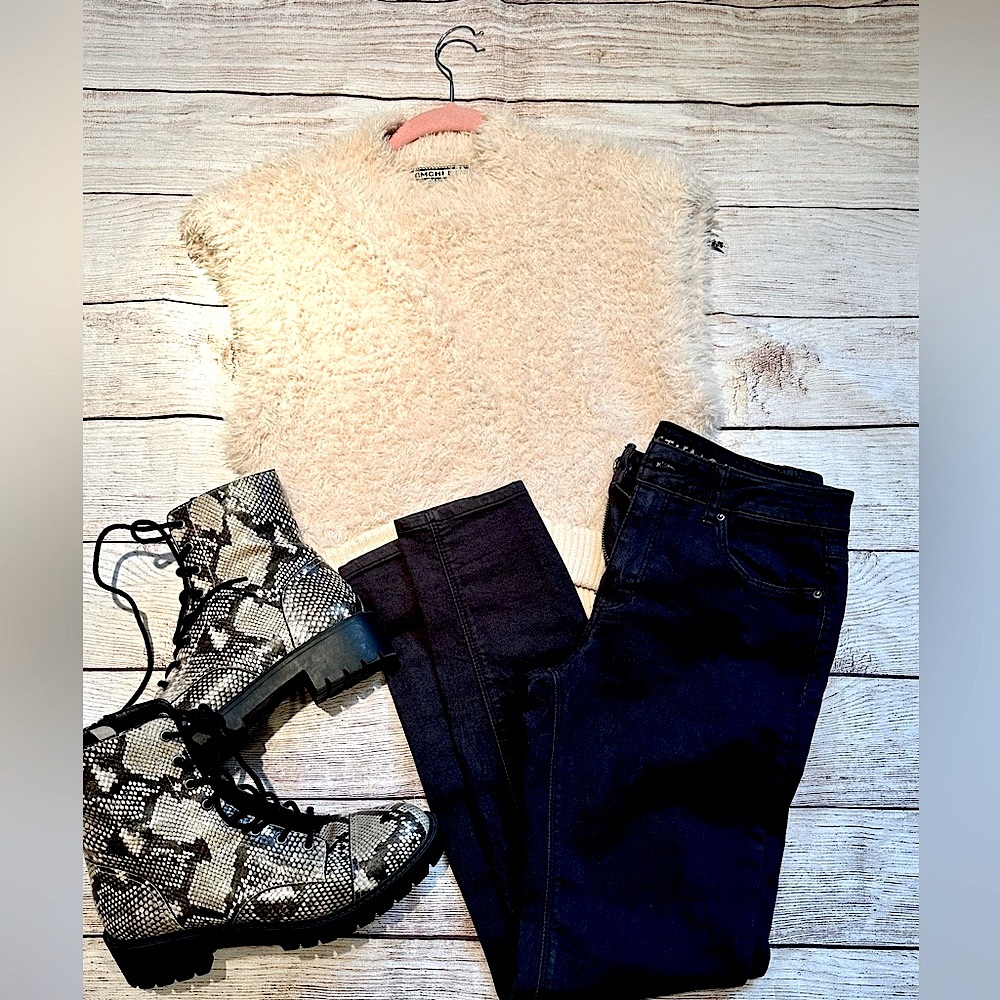 ♥️Kimchi Blue medium teddy plush sweater! So cozy! - Picture 2 of 4